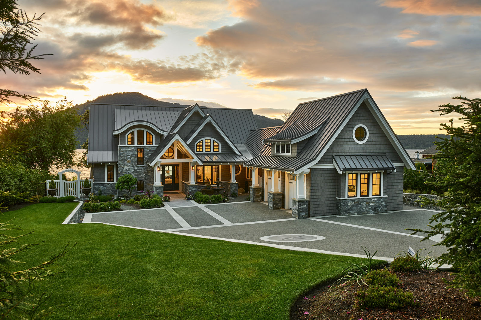 full exterior front of Lands End home